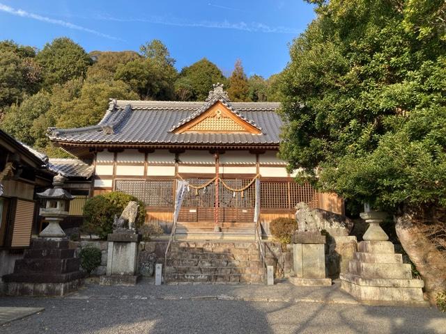 服織神社の写真1