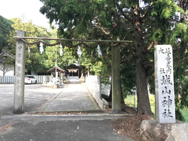 香川県坂出市府中町4760番地 城山神社の写真2