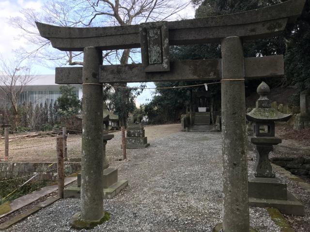 福岡県久留米市御井朝妻1-6  駅横の陸橋を渡る 味水御井神社の写真1