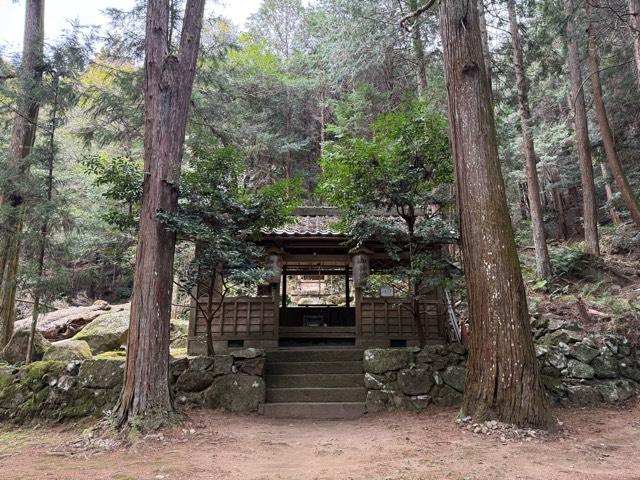 奈良県天理市滝本町483 石上神社の写真3