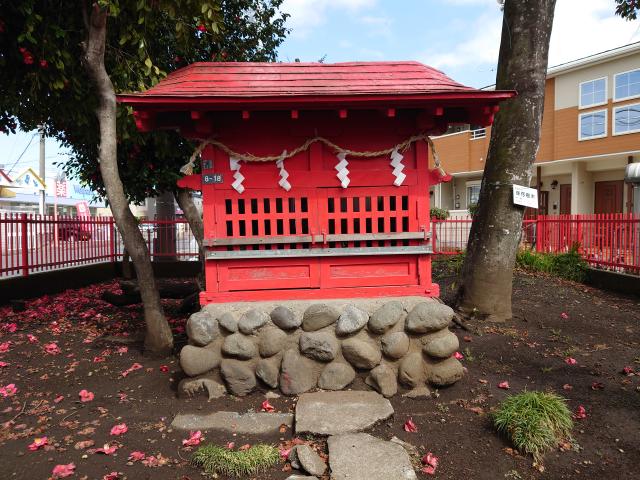 神奈川県相模原市中央区淵野辺本町１丁目８-18 椿稲荷神社の写真2