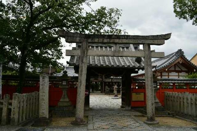 奈良県大和郡山市材木町32 薬園八幡神社の写真1