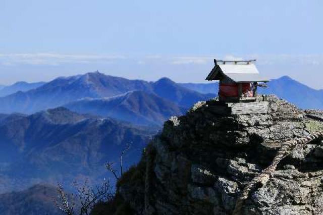 徳島県美馬市木屋平字川上 剣山本宮宝蔵石神社の写真2