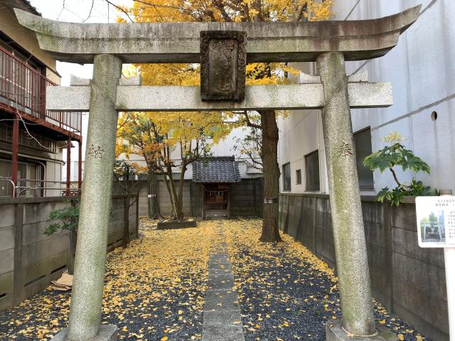 東京都足立区本木南町25-10 出戸八幡神社の写真1
