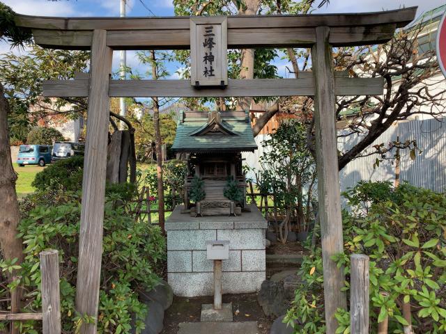 東京都足立区梅田4-40 三峰神社の写真1