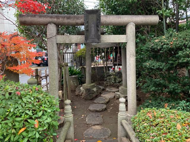 東京都世田谷区大蔵5-12 岩井戸稲荷神社の写真1