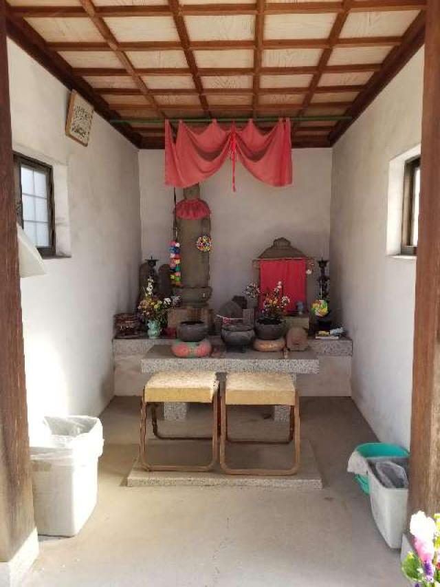 兵庫県加古川市平岡町二俣690 円明寺　地蔵尊の写真1