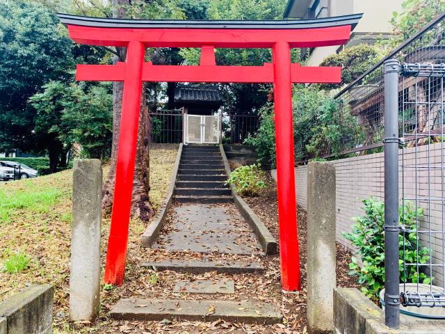 東京都練馬区春日町2-2-1 稲荷神社の写真1