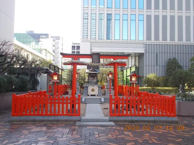 東京都港区浜松町2-4-1　世界貿易センタービル3F中庭 みなと稲荷神社の写真1
