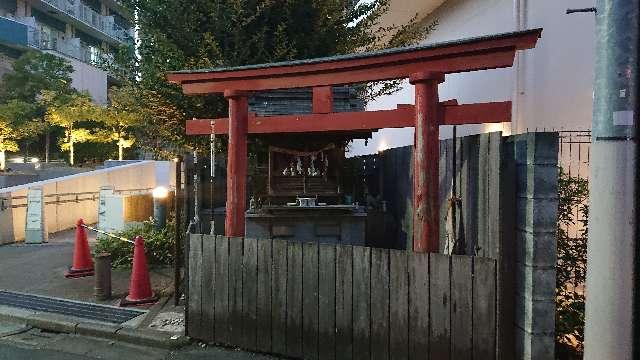 東京都新宿区西新宿4-2 稲荷神社(西新宿)の写真1