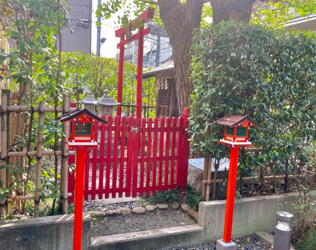 東京都港区三田４−３−１０ 豊川 稲荷神社の写真1