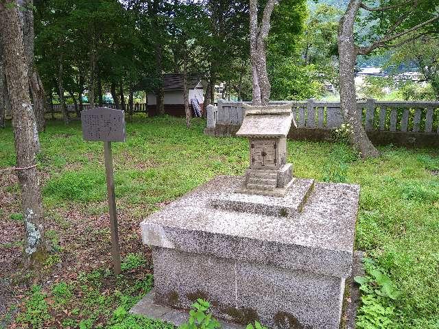 山梨県南都留郡忍野村忍草 坐摩社(浅間神社末社)の写真1