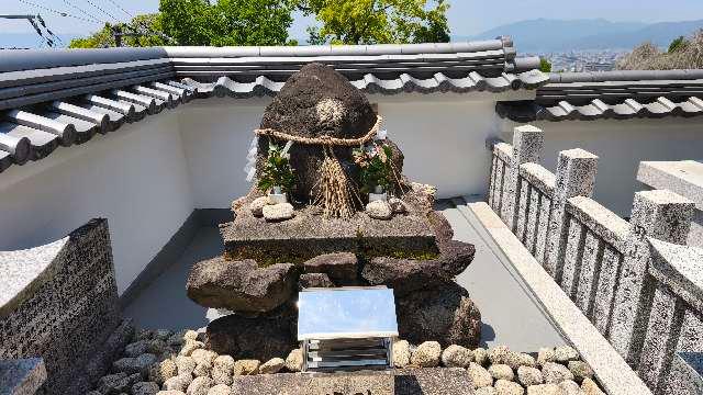 京都府京都市東山区清閑寺霊山町25 猿田彦明神御神石(霊明神社末社)の写真4