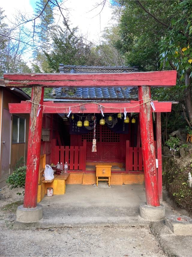 三重県津市河辺町3037-9 石立稲荷神社の写真1