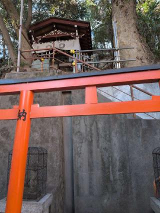 石祠・狐の穴（王子稲荷神社境内）の参拝記録(まーさんさん)