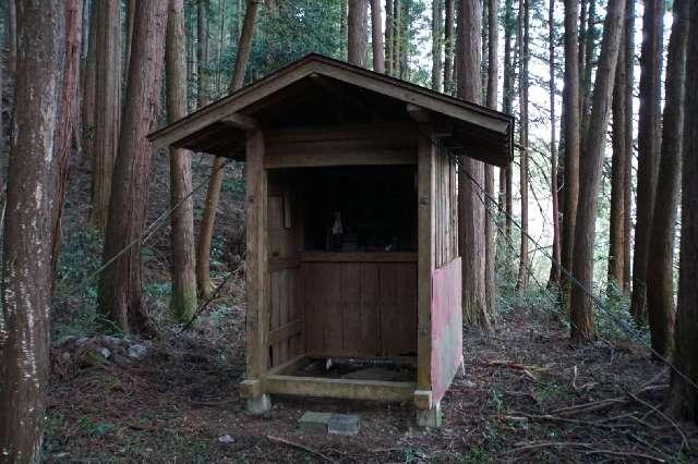 埼玉県飯能市下赤工147-2南50ｍ 神社の写真1