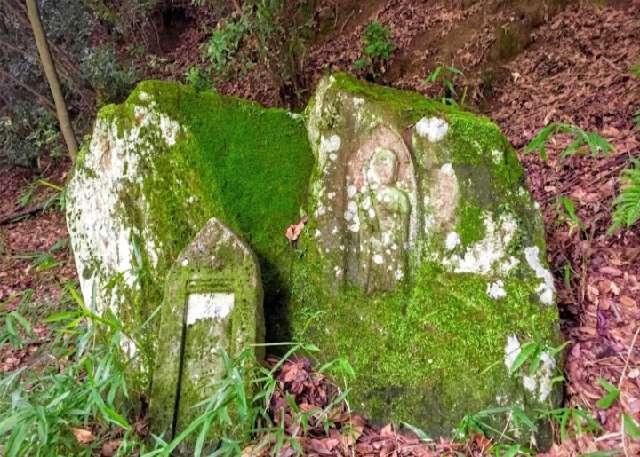 奈良県香芝市穴虫 太子道 地蔵磨崖仏の写真1