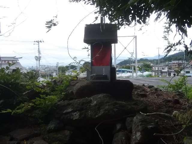 山形県上山市金瓶 石動稲荷神社の写真1
