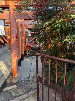 福石大明神（御辰稲荷神社境内社）の参拝記録(⛩️🐍🐢まめ🐢🐍⛩️さん)