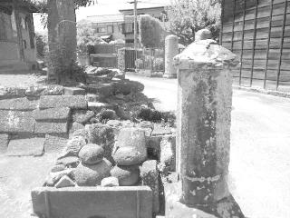 見附島の道祖神（No,160）・庚申塔（鳥居脇）の参拝記録(三毛猫さん)