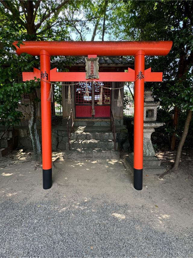 高春稲荷（御厨神社境内）の写真1