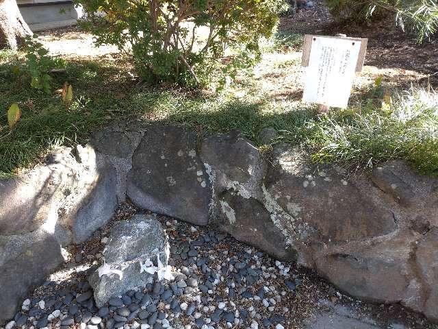 厄割石（天明稲荷神社）の写真1