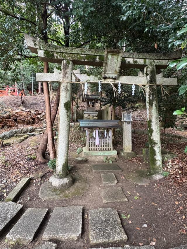 雨社(八神社 境内社)の写真1