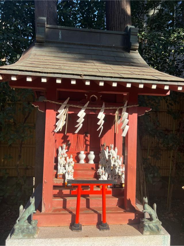 稲荷神社（天沼八幡神社　境内社）の写真1