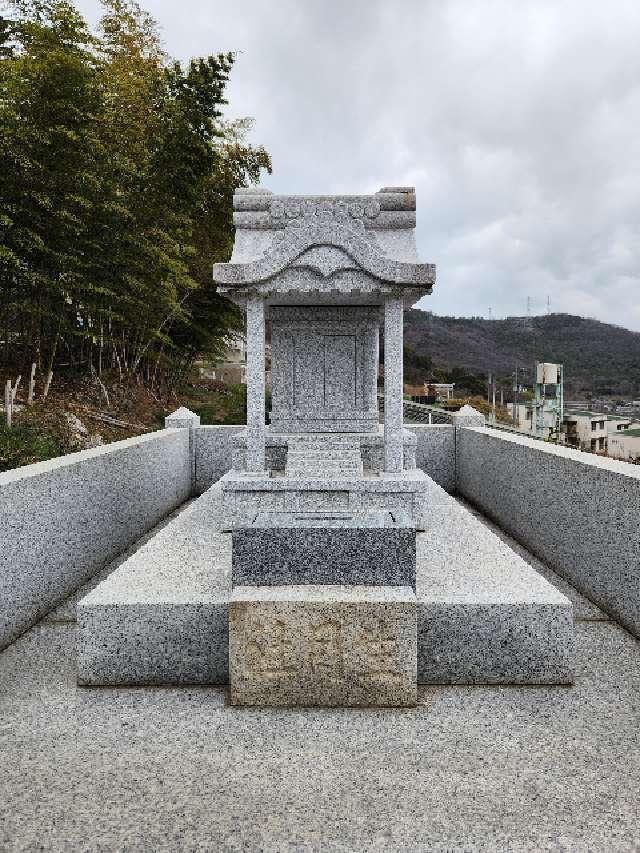 香川県高松市西春日町１６２６−２４２ 生目神社の写真1