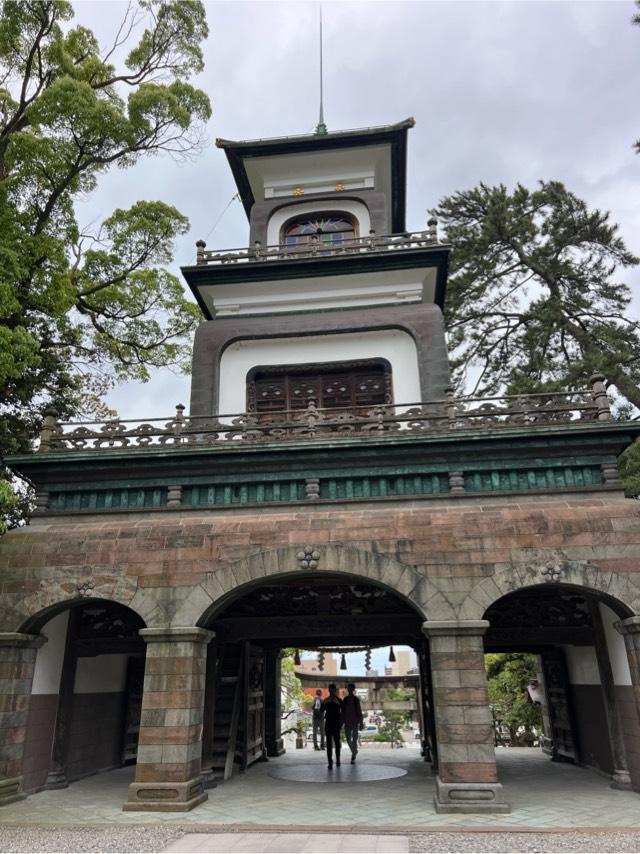 神門（尾山神社　境内）の写真1