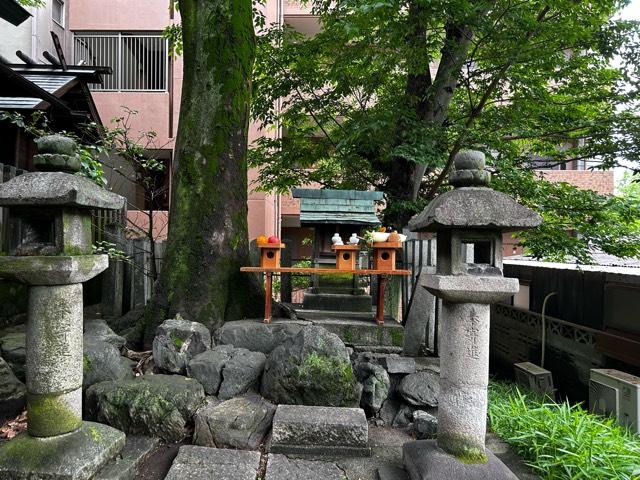 小社（日出神社境内社北）の写真1