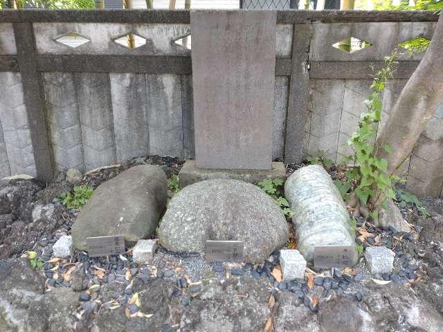 力石（日枝神社境内）の写真1