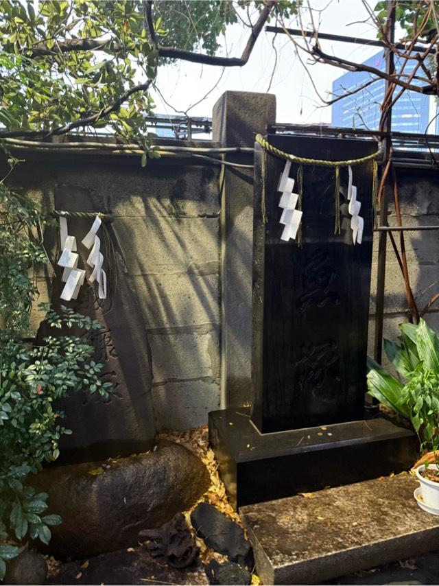 活魚塚（波除神社境内）の写真1