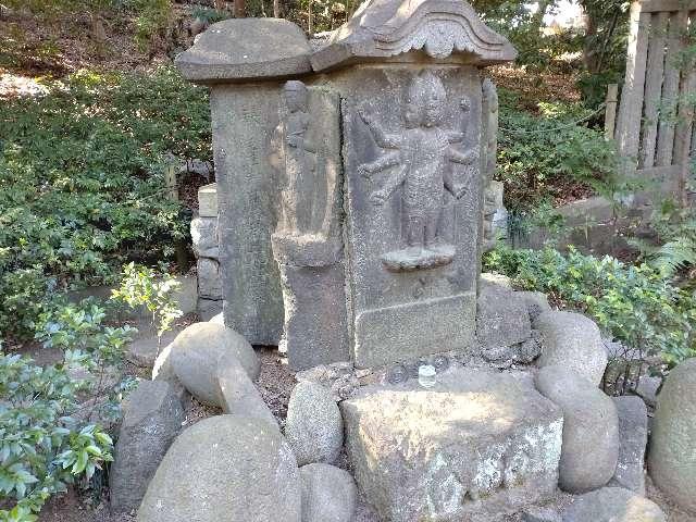 庚申塔（根津神社境内）の写真1