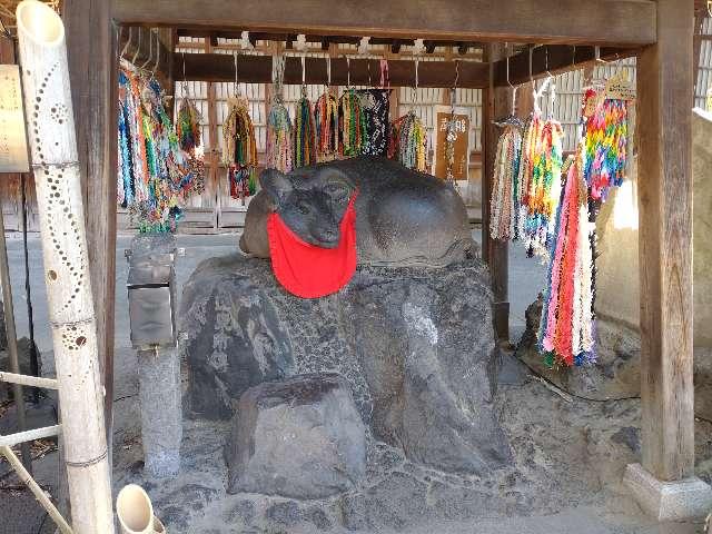 撫牛（牛嶋神社境内）の写真1