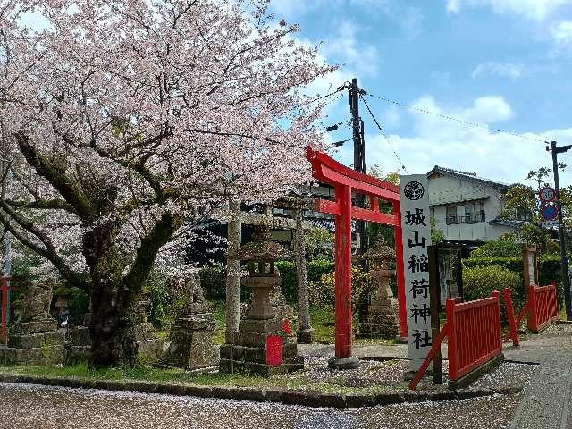 城山稲荷神社鳥居の写真1
