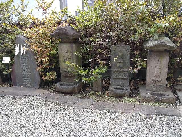 庚申塔（大鳥神社境内）の写真1