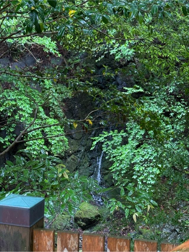 御滝さん（頭之宮四方神社　境内）の写真1