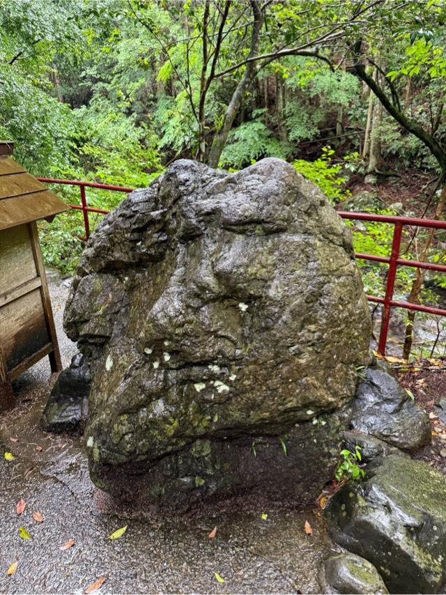 頭之石（頭之宮四方神社　境内）の写真1
