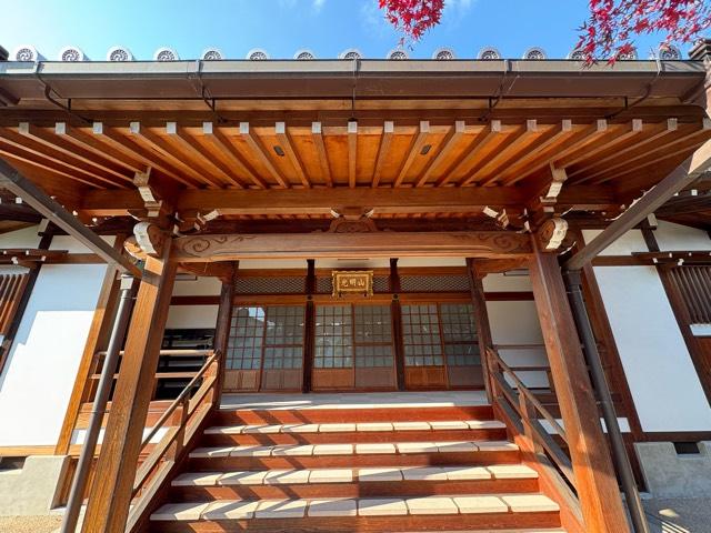 大阪府吹田市山田東2-18-17 光明山 紫雲寺の写真2