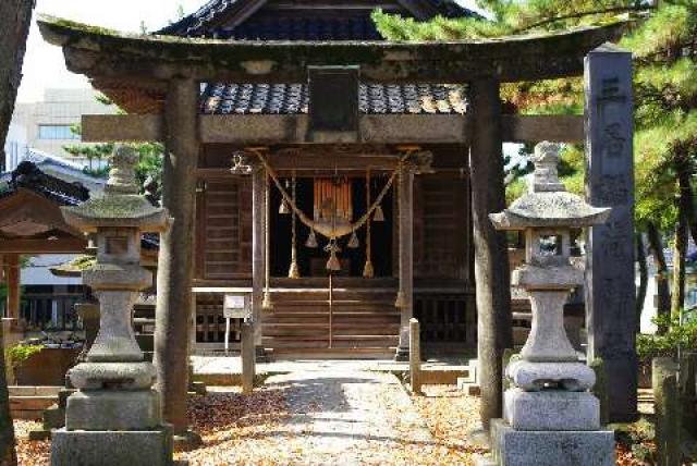 山形県酒田市山居町1-2-39 三居稲荷神社の写真1